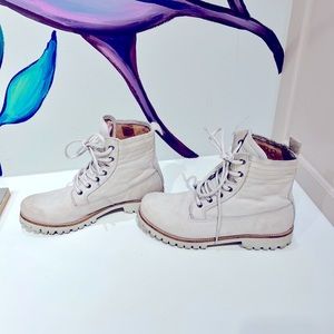 Blackstone women’s Lace Up Boot Wind Chime size 8